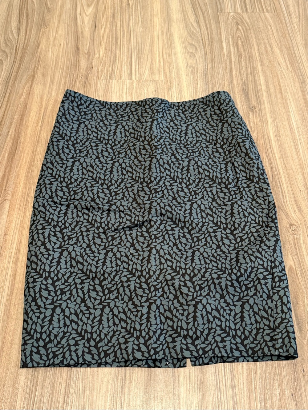 Loft Black Pencil Skirt with Teal Leaf Print Size 4